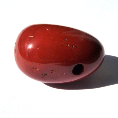 Červený jaspis - přívěsek na kůži (malý)