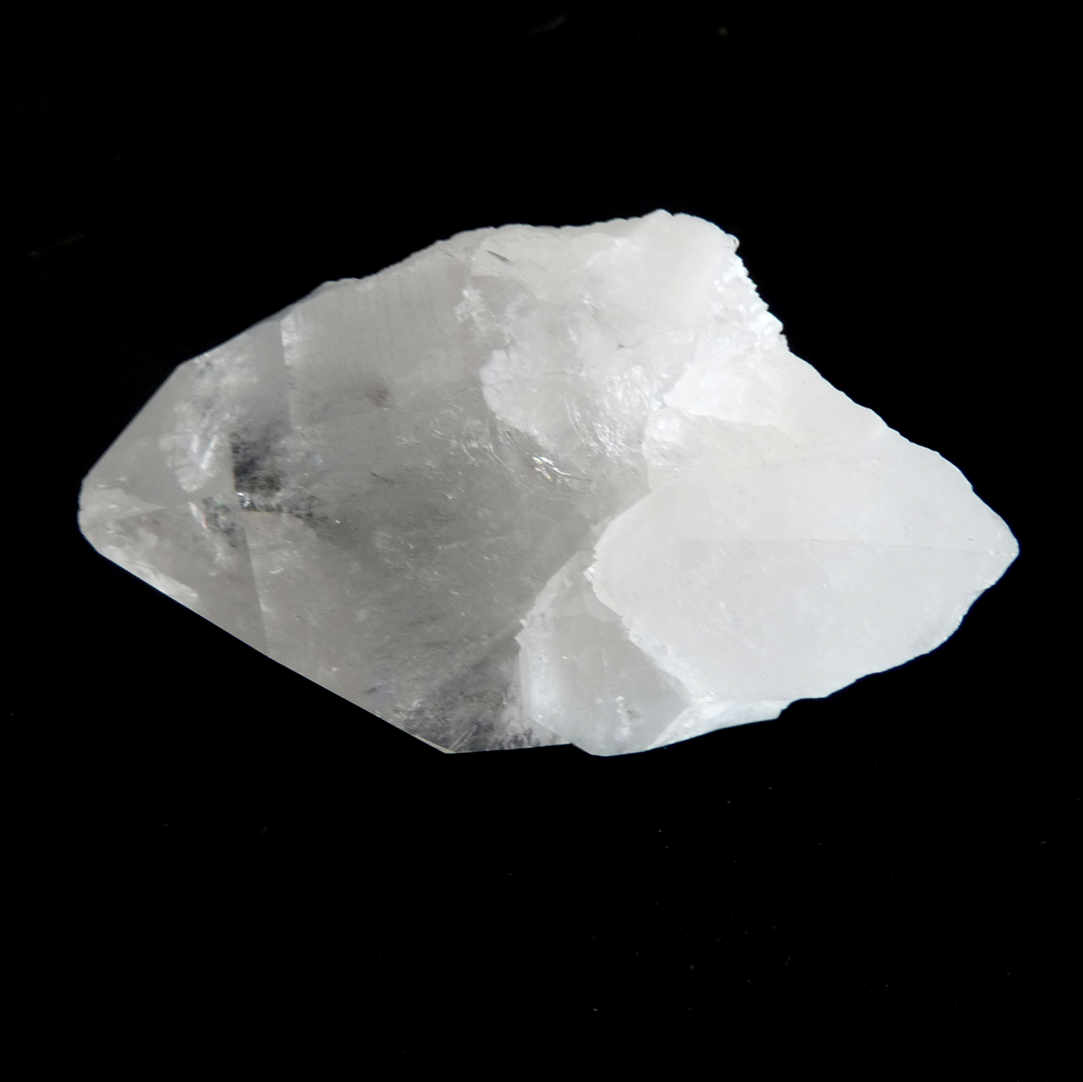 Křišťál - seskupení krystalů (83,5 g)